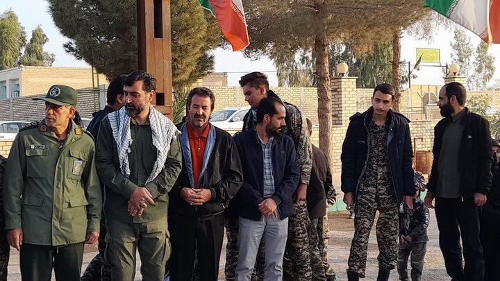 تصاویر/ گل افشانی و غبار روبی گلزارهای شهدای شهرستان آران و بیدگل