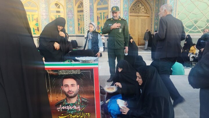 تصاویر/ گل افشانی و غبار روبی گلزارهای شهدای شهرستان آران و بیدگل