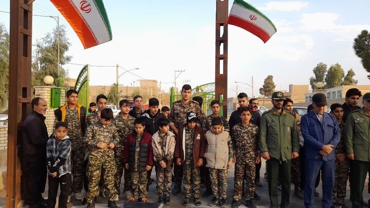 تصاویر/ گل افشانی و غبار روبی گلزارهای شهدای شهرستان آران و بیدگل