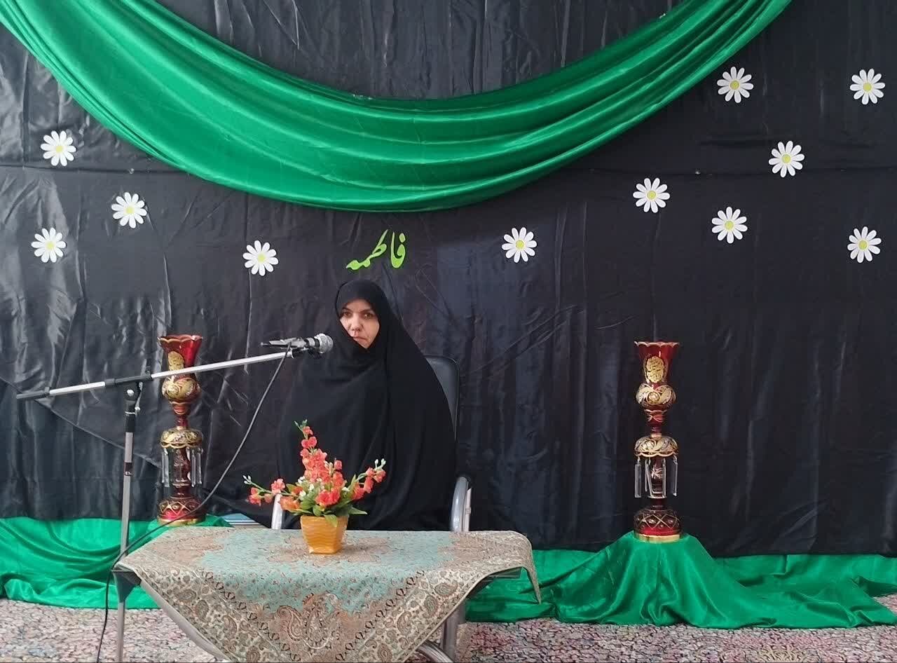 سیره حضرت زهرا(س) الگوی کامل زن مسلمان است