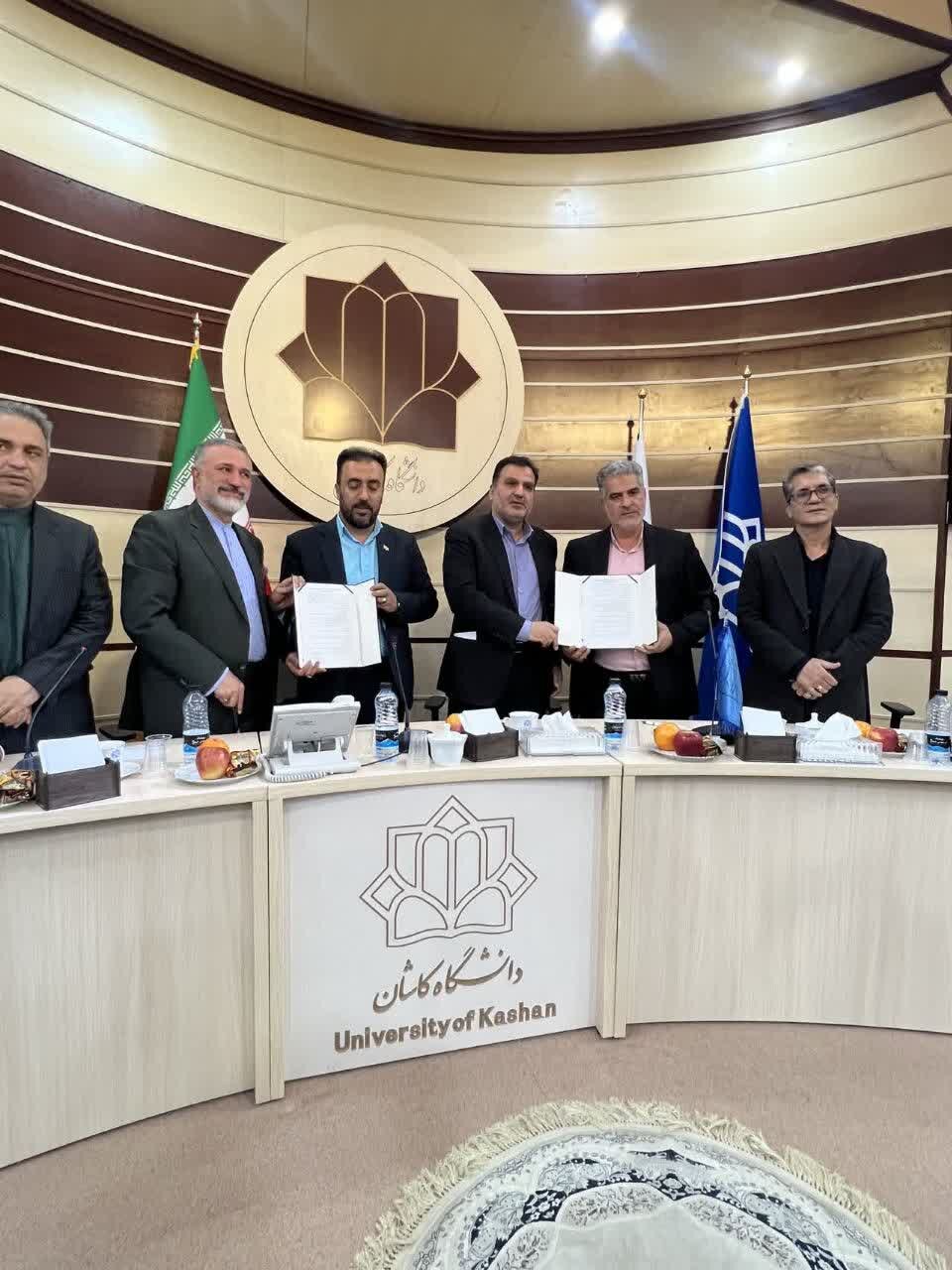 انعقاد تفاهم نامه همکاری و تعاملات گردشگری و فرهنگی دو شهرستان کاشان و قم