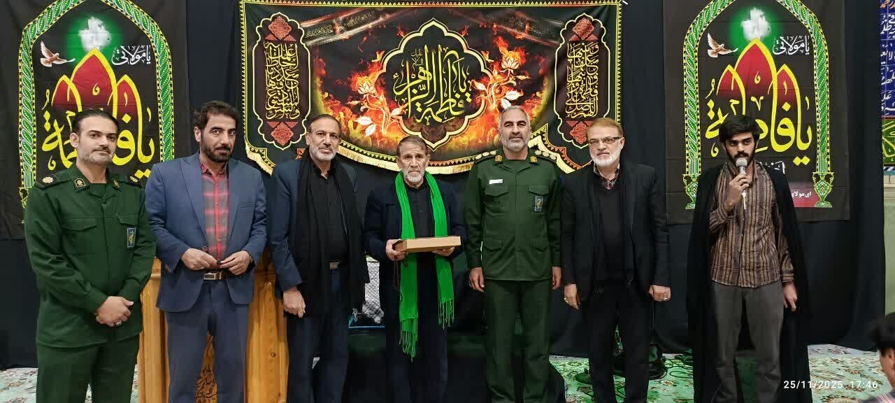 مداح و پیشکسوت بااخلاص اهلبیت(ع) آران وبیدگل تجلیل شد