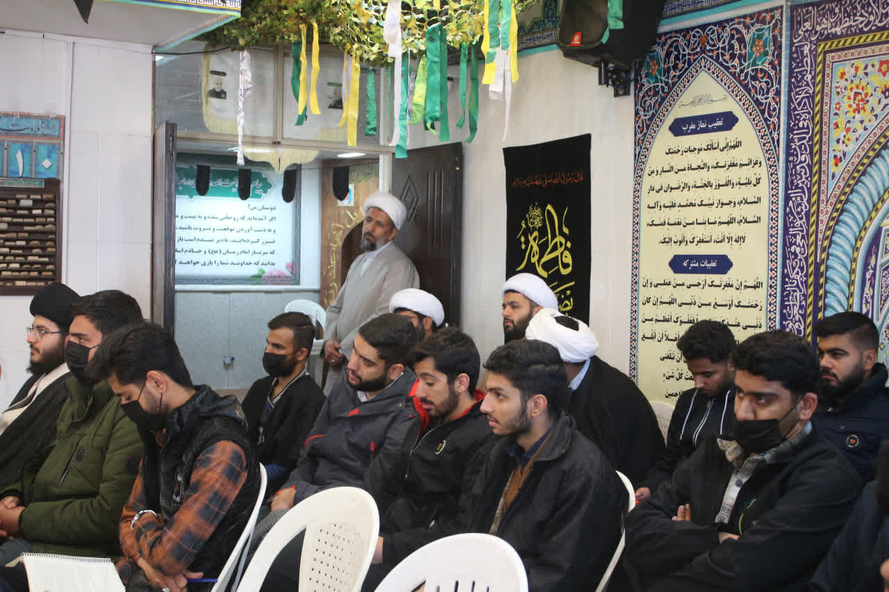 برگزاری جلسه درس اخلاق در مدرسه علمیه امام مهدی(عج) کرمان+ عکس