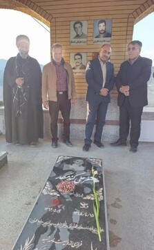 تصاویر/ مراسم غبار روبی و عطرافشانی گلزار شهدای نیاسر