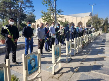 فیلم| اجتماع بسیجیان در گلستان شهدای اصفهان