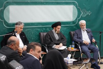 تصاویر/ دیدار رئیس کمیسیون بهداشت و درمان مجلس شورای اسلامی به‌ همراه اعضای این کمیسیون با نماینده ولی‌فقیه در لرستان