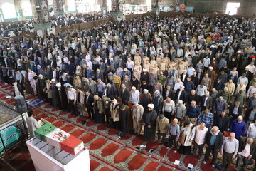 فضای نماز جمعه اهواز مزین به رنگ و بوی شهید گمنام دفاع مقدس شد