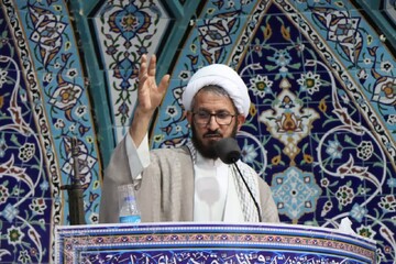 دشمنان بیش از هر زمان دیگری خانواده و جایگاه زن را هدف قرار داده‌اند