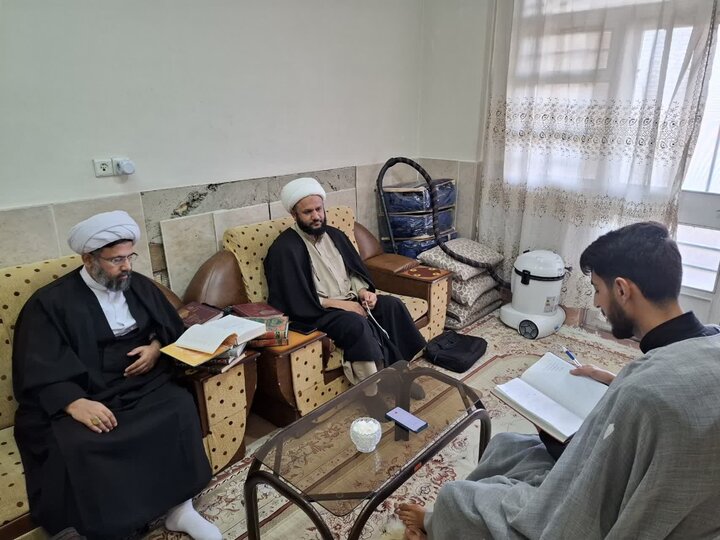 تصاویر/برگزاری امتحان شفاهی پایه های ۳ و ۵ و۶ و۸ و ۱۰مدرسه علمیه امام باقر علیه (ع) کامیاران