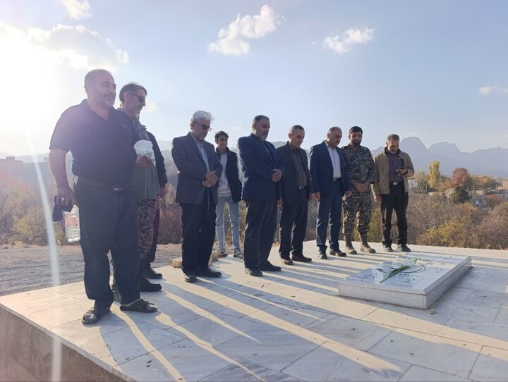 تصاویر/مراسم غبار روبی و عطرافشانی گلزار شهدای نیاسر