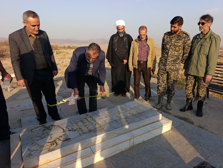 تصاویر/مراسم غبار روبی و عطرافشانی گلزار شهدای نیاسر