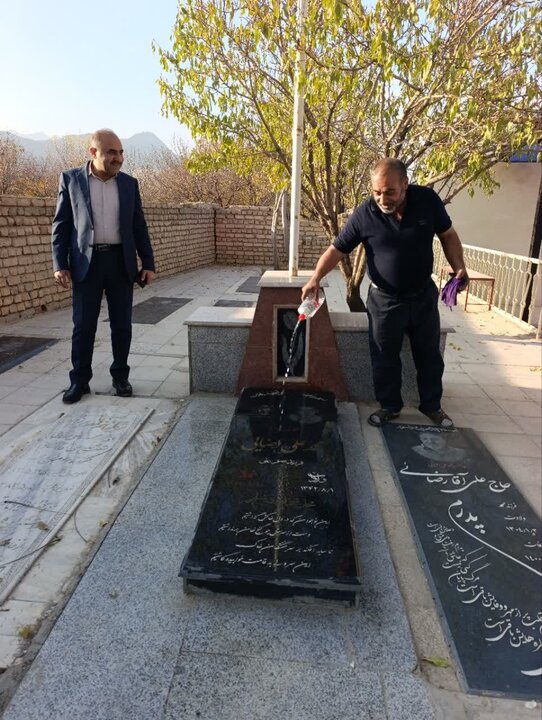 تصاویر/مراسم غبار روبی و عطرافشانی گلزار شهدای نیاسر