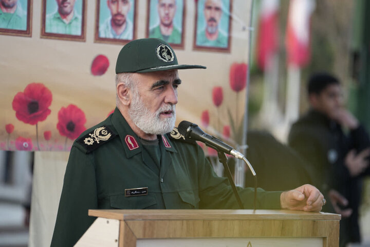 تصاویر/مراسم غبارروبی و عطرافشانی گلزار مطهر شهدای کاشان