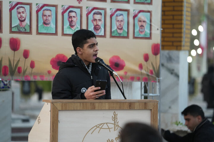 تصاویر/مراسم غبارروبی و عطرافشانی گلزار مطهر شهدای کاشان