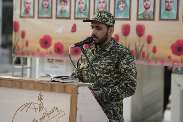 تصاویر/مراسم غبارروبی و عطرافشانی گلزار مطهر شهدای کاشان