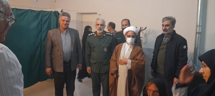 تصاویر/ حضورامام جمعه جوشقان قالی در مراسم کلنگ زنی سالن ورزشی شهرداری ومرکز جامع سلامت جوشقان قالی