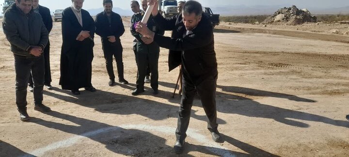 تصاویر/ حضورامام جمعه جوشقان قالی در مراسم کلنگ زنی سالن ورزشی شهرداری ومرکز جامع سلامت جوشقان قالی