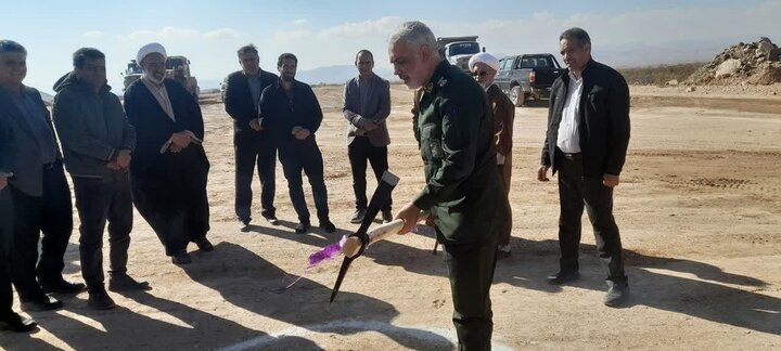 تصاویر/ حضورامام جمعه جوشقان قالی در مراسم کلنگ زنی سالن ورزشی شهرداری ومرکز جامع سلامت جوشقان قالی