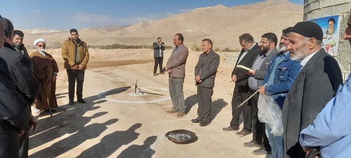 تصاویر/ حضورامام جمعه جوشقان قالی در مراسم کلنگ زنی سالن ورزشی شهرداری ومرکز جامع سلامت جوشقان قالی