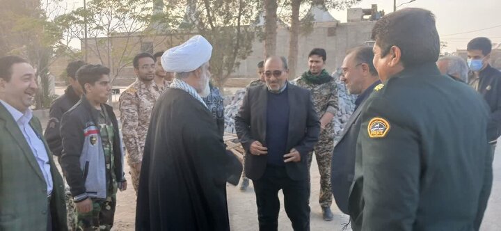 تصاویر غبارروبی و عطرافشانی گلزارشهدای ابوزیدآباد