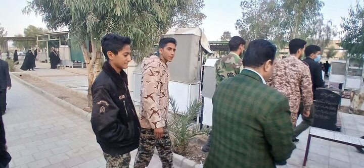 تصاویر غبارروبی و عطرافشانی گلزارشهدای ابوزیدآباد