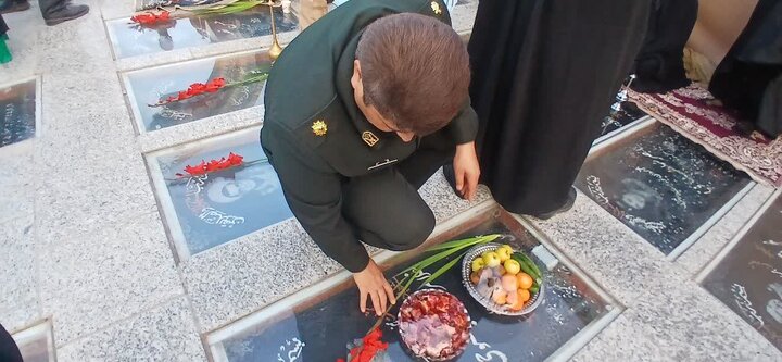 تصاویر غبارروبی و عطرافشانی گلزارشهدای ابوزیدآباد