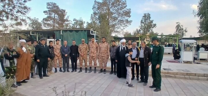 تصاویر غبارروبی و عطرافشانی گلزارشهدای ابوزیدآباد