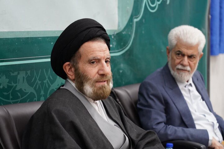 تصاویر/دیدار رئیس کمیسیون بهداشت و درمان مجلس شورای اسلامی به‌همراه اعضای این کمیسیون با نماینده ولی‌فقیه در لرستان