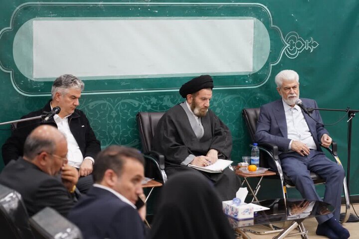 تصاویر/دیدار رئیس کمیسیون بهداشت و درمان مجلس شورای اسلامی به‌همراه اعضای این کمیسیون با نماینده ولی‌فقیه در لرستان