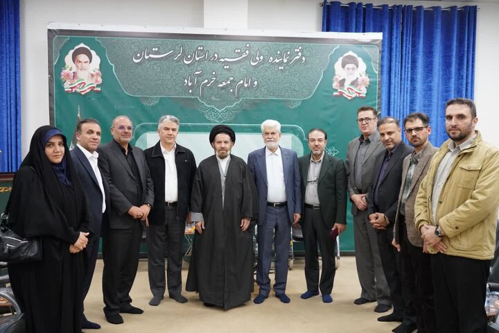 تصاویر/دیدار رئیس کمیسیون بهداشت و درمان مجلس شورای اسلامی به‌همراه اعضای این کمیسیون با نماینده ولی‌فقیه در لرستان