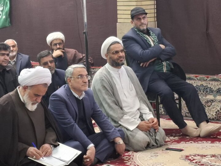 تصاویر/ نماز عبادی سیاسی بخش برزک در روستای آزران