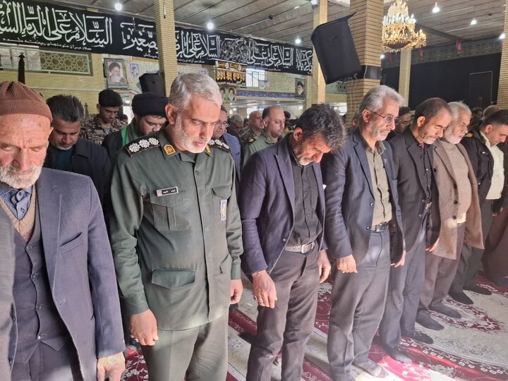 تصاویر/ نماز عبادی سیاسی بخش برزک در روستای آزران