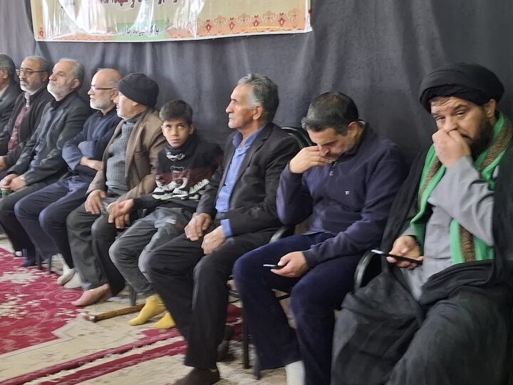 تصاویر/ نماز عبادی سیاسی بخش برزک در روستای آزران