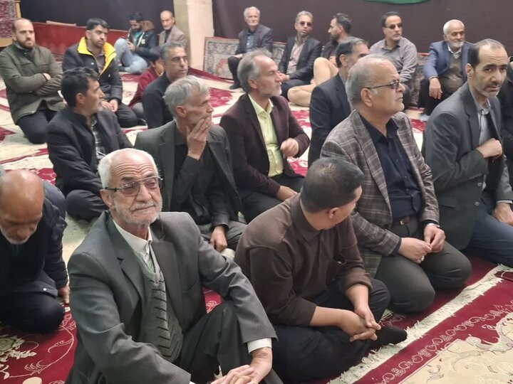 تصاویر/ نماز عبادی سیاسی بخش برزک در روستای آزران