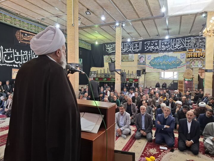 تصاویر/ نماز عبادی سیاسی بخش برزک در روستای آزران