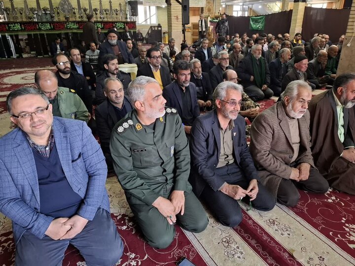 تصاویر/ نماز عبادی سیاسی بخش برزک در روستای آزران