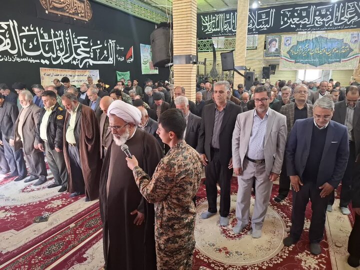 تصاویر/ نماز عبادی سیاسی بخش برزک در روستای آزران