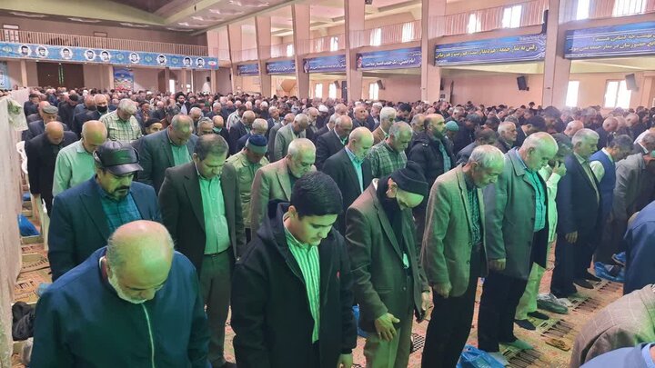 تصاویر/اقامه نماز عبادی سیاسی جمعه در خمین