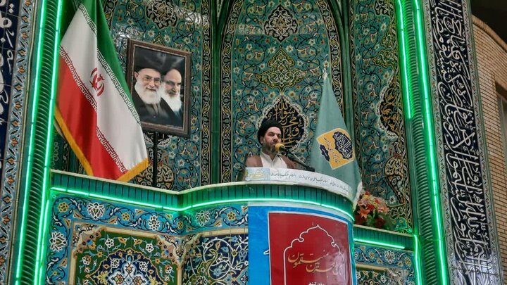 تصاویر/اقامه نماز عبادی سیاسی جمعه در خمین