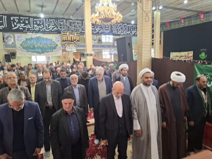 تصاویر/ نماز عبادی سیاسی بخش برزک در روستای آزران