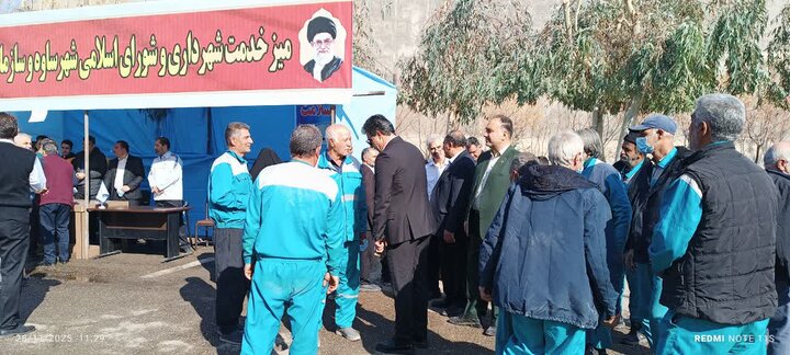 تصاویرحضور مواکب ومیز خدمت شهرداری جهت پذیرایی و خدمت رسانی به نمازگزاران در ساوه