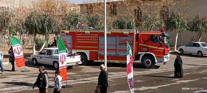 تصاویرحضور مواکب ومیز خدمت شهرداری جهت پذیرایی و خدمت رسانی به نمازگزاران در ساوه