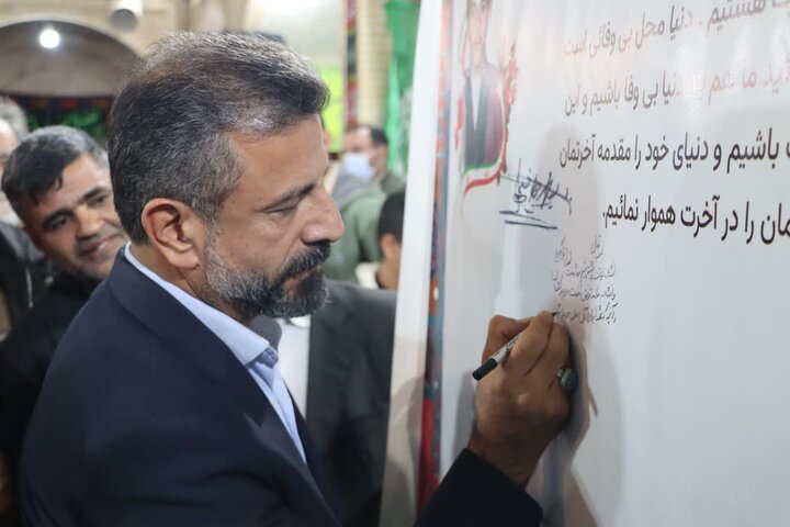 تصاویر/ آیین رونمایی از مجموعه سه‌جلدی قاب‌های افتخار؛ خاطرات شهید طلبه سید محمدجواد حسینی فیروزآبادی