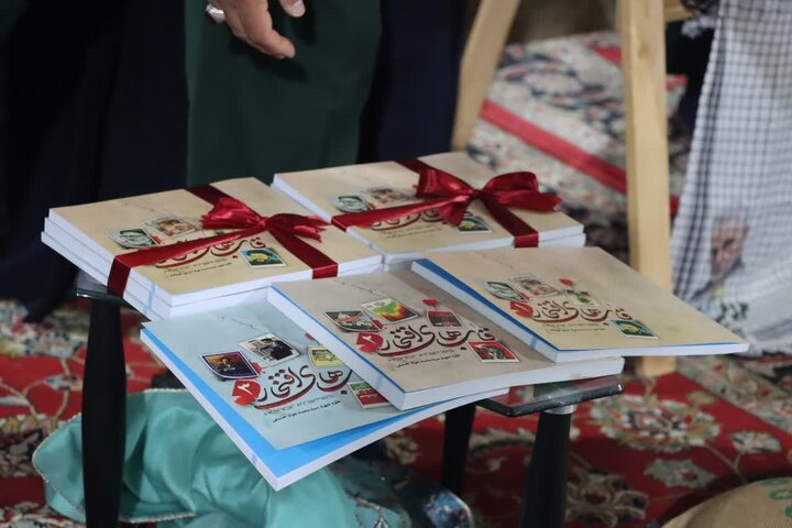 تصاویر/ آیین رونمایی از مجموعه سه‌جلدی قاب‌های افتخار؛ خاطرات شهید طلبه سید محمدجواد حسینی فیروزآبادی