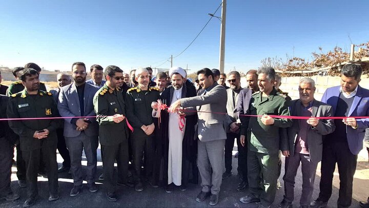 تصاویر/ افتتاح پروژه آسفالت روستایی گاریز سفلی تا حاجی‌آباد با حضور امام جمعه گاریزات