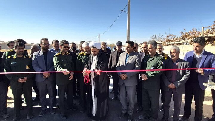تصاویر/ افتتاح پروژه آسفالت روستایی گاریز سفلی تا حاجی‌آباد با حضور امام جمعه گاریزات