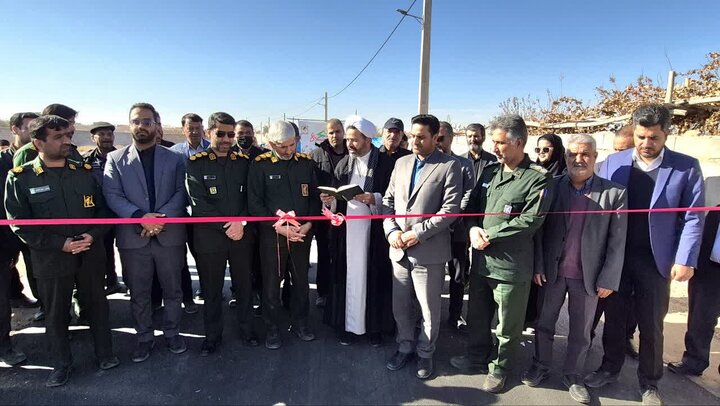 تصاویر/ افتتاح پروژه آسفالت روستایی گاریز سفلی تا حاجی‌آباد با حضور امام جمعه گاریزات