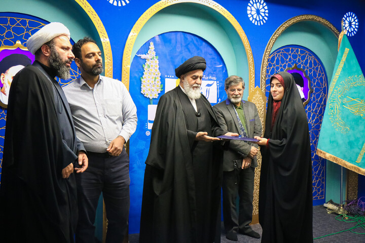 تصاویر/ اختتامیه محفل شعر آن صبح نزدیک در مسجد مقدس جمکران