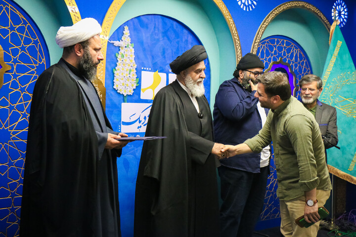 تصاویر/ اختتامیه محفل شعر آن صبح نزدیک در مسجد مقدس جمکران