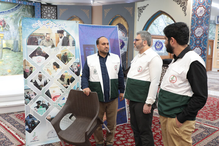 تصاویر/ به مناسبت هفته بسیج اجرای طرح مهر تندرستی در حرم حضرت موسی مبرقع(ع) قم